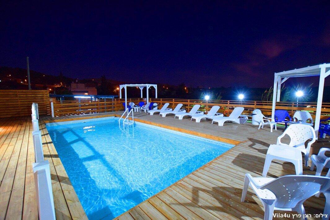 אחוזת הנסיכה וילג - הבריכה