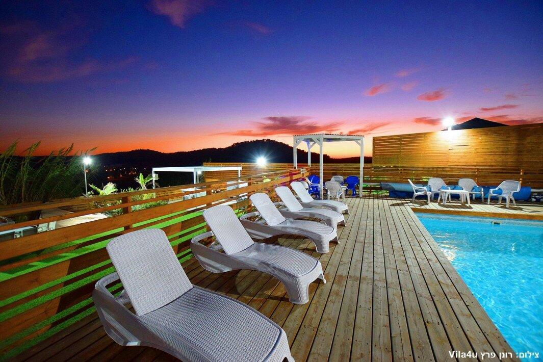 אחוזת הנסיכה וילג - מתחם הבריכה