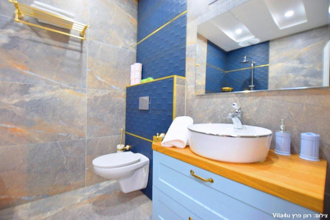 אחוזת הנסיכה וילג - חדרי הרחצה